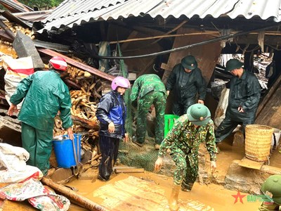 View - 	Hà Giang: Quân đội, công an huy động lực lượng giúp dân ứng phó ngập